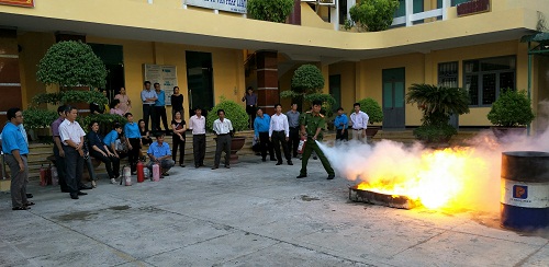 Huong-dan-su-dung-binh-chua-chay-khi-co-chay-xay-ra.jpg